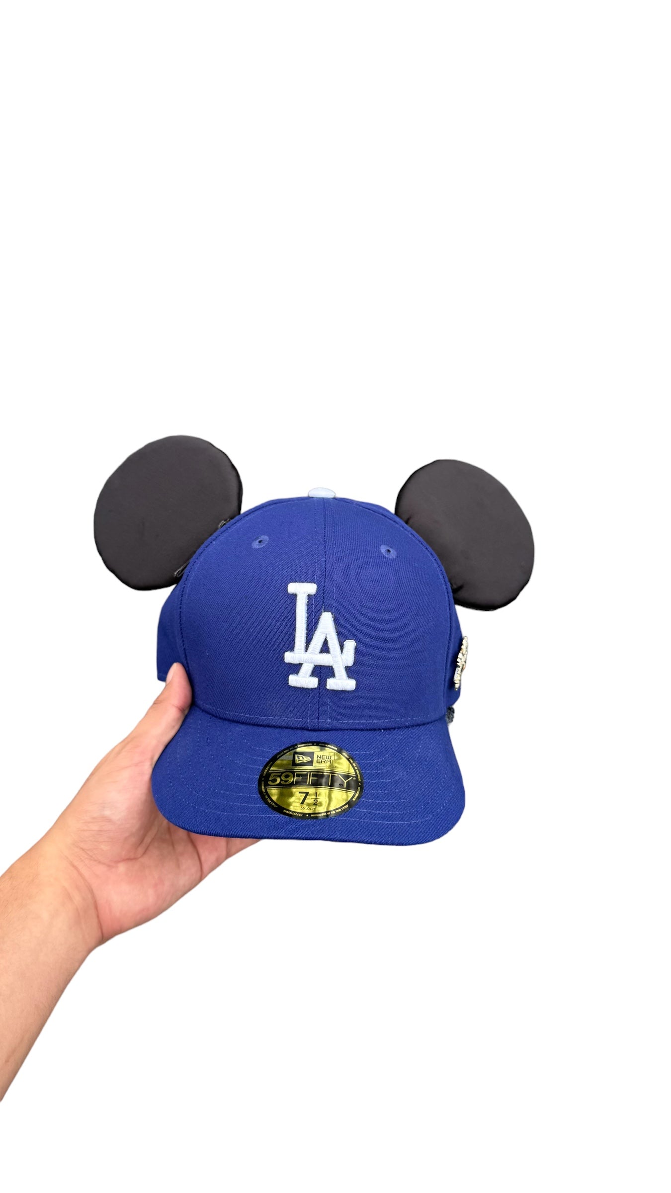 3.Fitted ears